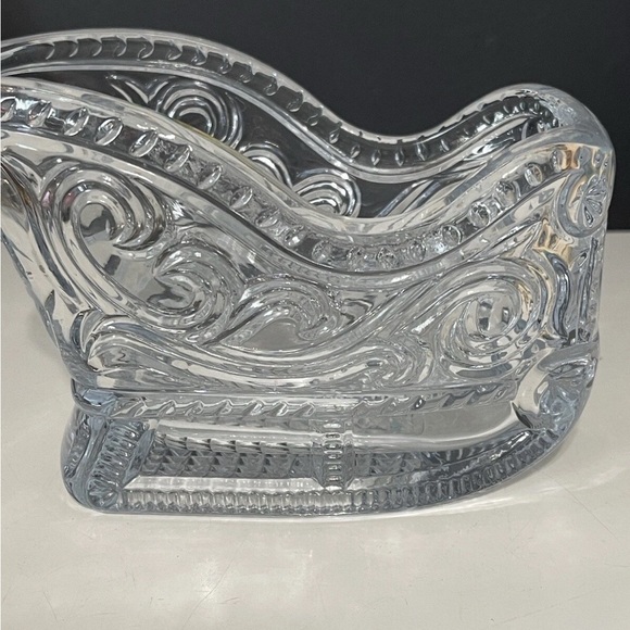 Avon 24% Lead Crystal Christmas Sleigh Candy Dish | Vintage Holiday Décor w/ Box - Picture 3 of 10